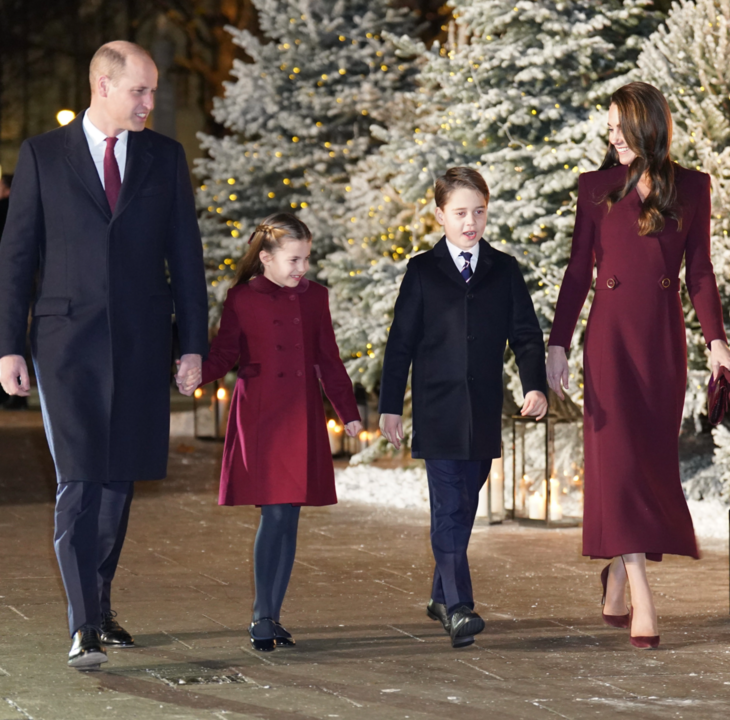 Los príncipes de Gales con sus hijos en Westminster.