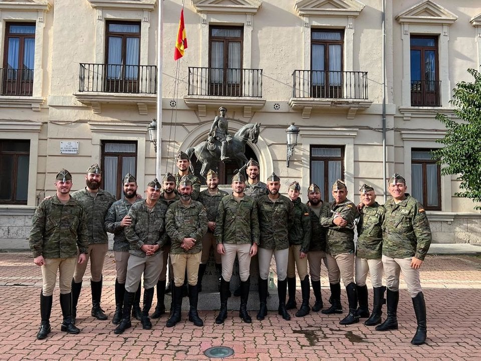 Una sección del Escuadrón de Escolta Real se adiestra en la cuna de la Caballería española.