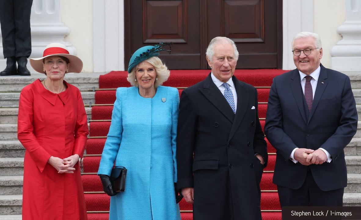 El Rey Carlos se convierte en el primer Jefe de Estado en ser recibido formalmente en la Puerta de Brandemburgo.
