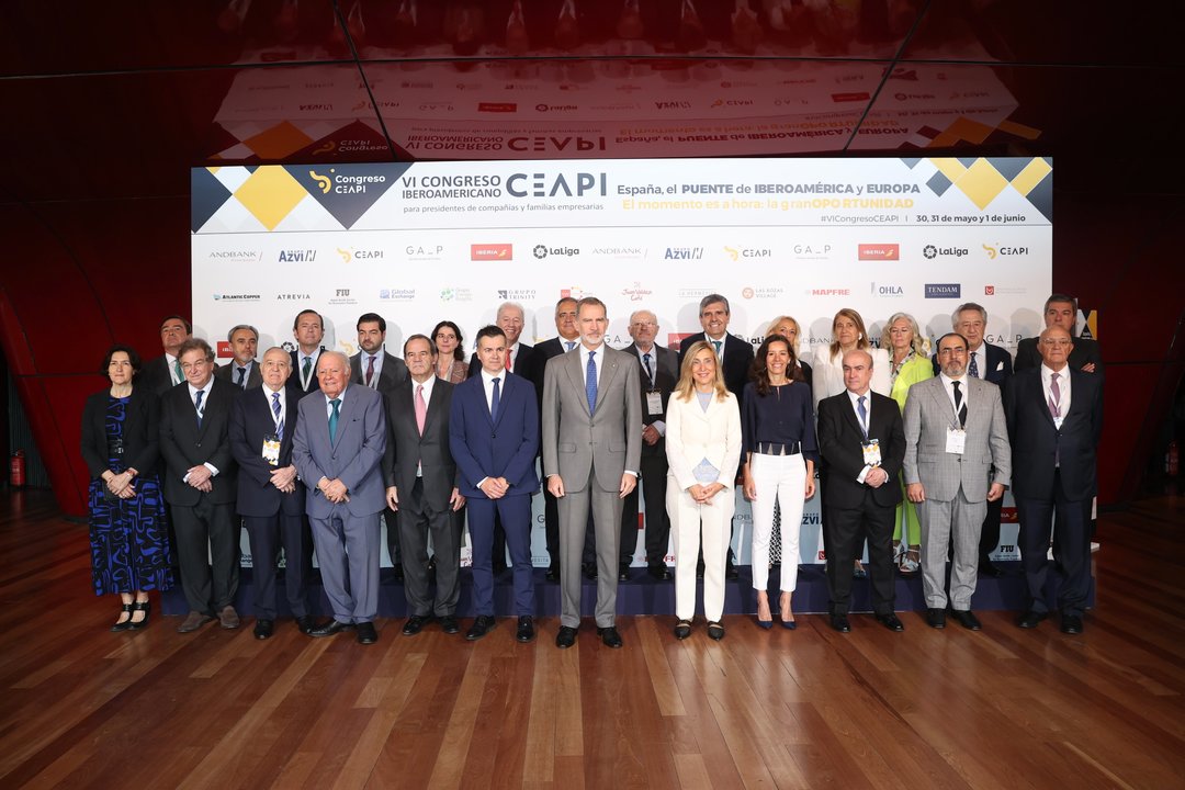 El Rey preside el acto inaugural del VI Congreso Iberoamericano CEAPI para presidentes de compañías y familias empresarias. 