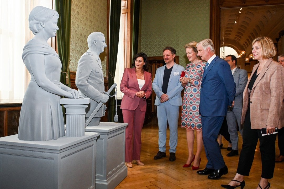Los reyes de Bélgica celebran el décimo aniversario de la coronación con dos nuevos bustos 