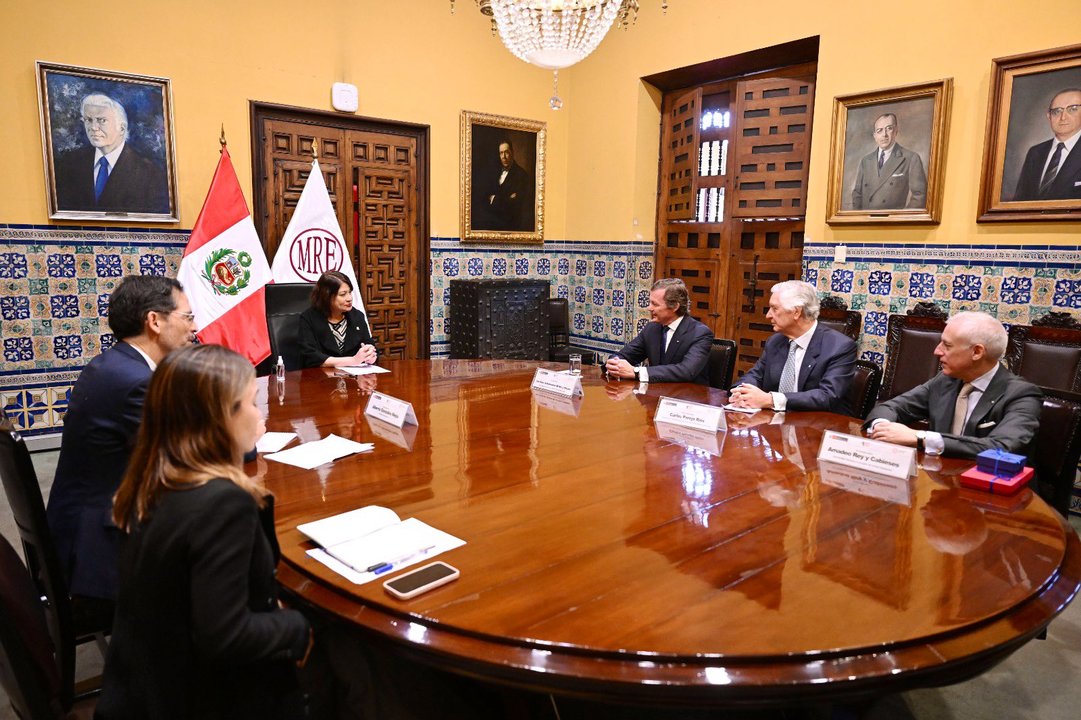 Reunión con el Gran Maestre de la Orden Constantiniana de San Jorge,  Canciller Gervasi destacó la decisión de instalar la Comisión Peruana de la Orden