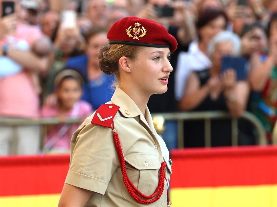 La princesa Leonor participa en la ofrenda de cadetes a la Virgen del Pilar.