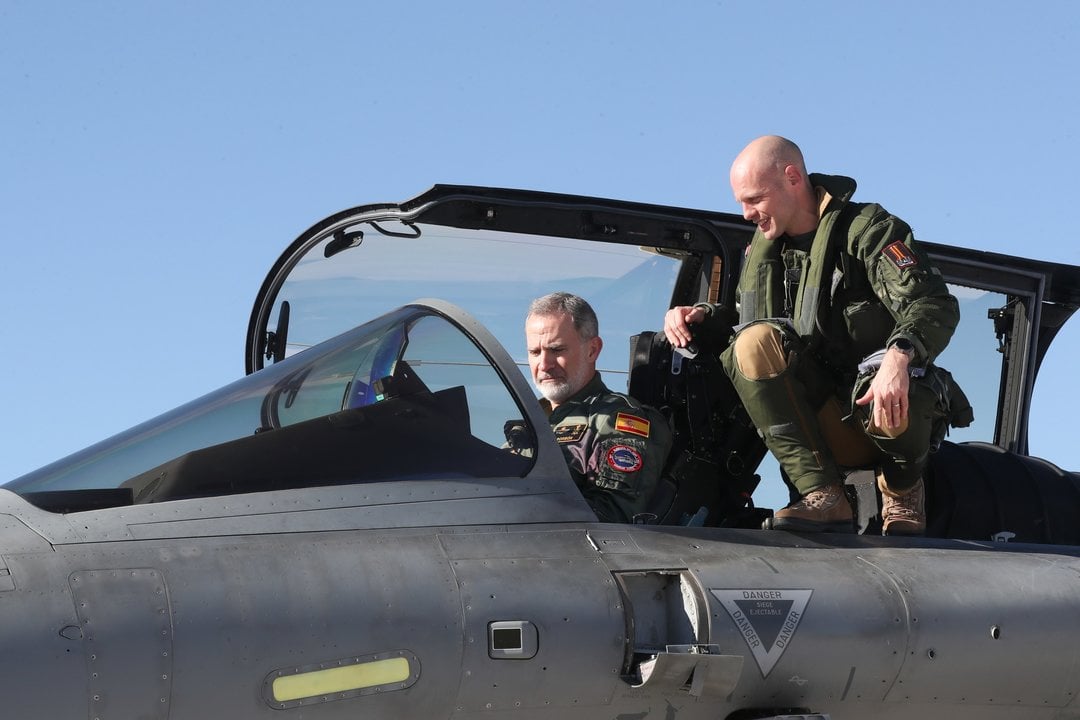 El Rey visita el hangar y el simulador ‘Modern Air Combat Environment’ del Tactical Leadership Programme (TLP) en la Base Aérea de Albacete. 