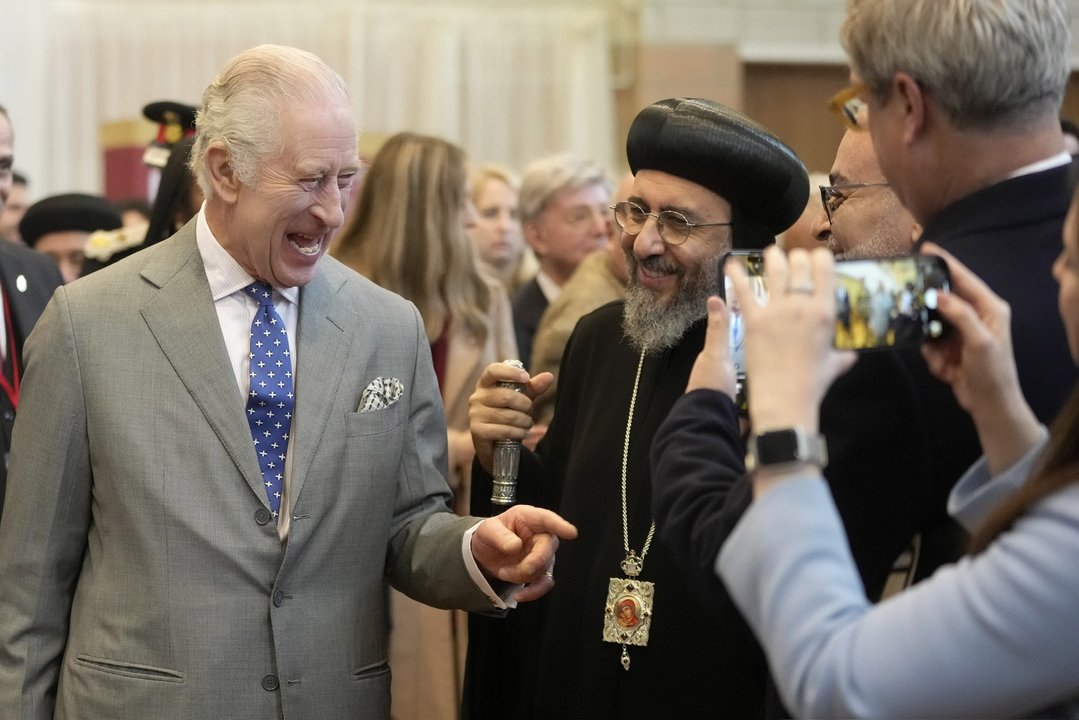 Carlos de Inglaterra reúne a líderes religiosos en el Palacio de Buckingham 