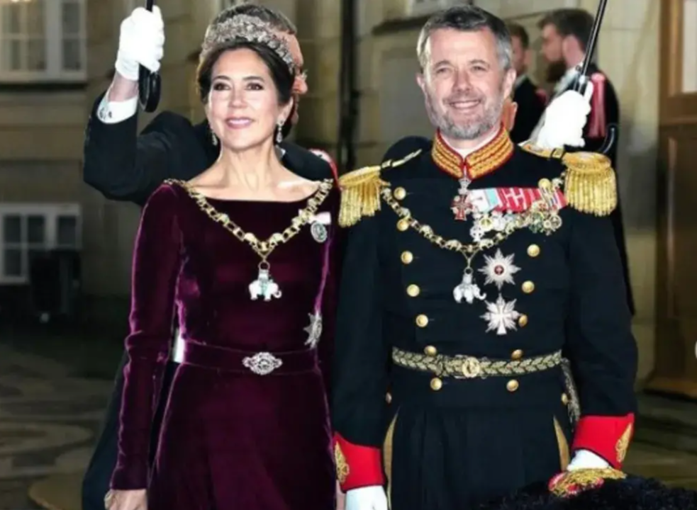 Los Príncipes Federico y Mary a su llegada este lunes a la tradicional recepción de Año Nuevo en el Palacio Real. Foto: Casa Real Danesa.