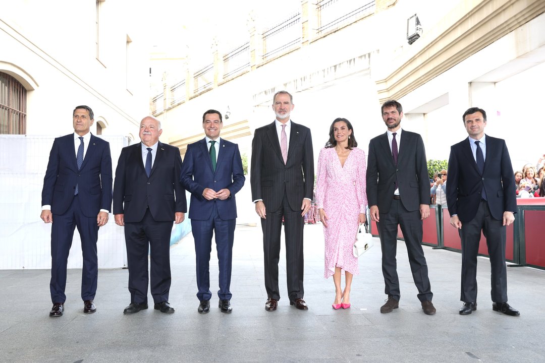 Los Reyes presiden en Cádiz el acto de entrega de las Medallas de Oro al Mérito en las Bellas Artes 2022. 