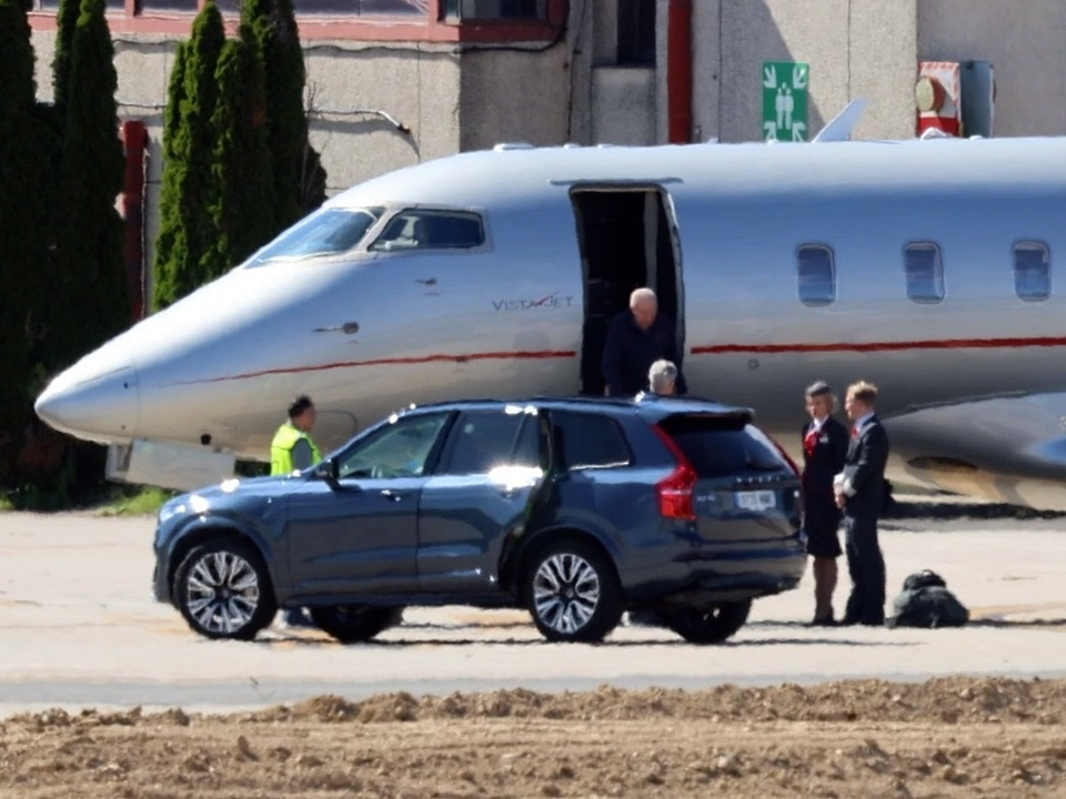 Juan Carlos I aterrizando en Vigo este pasado 12 de junio. Europa Press.