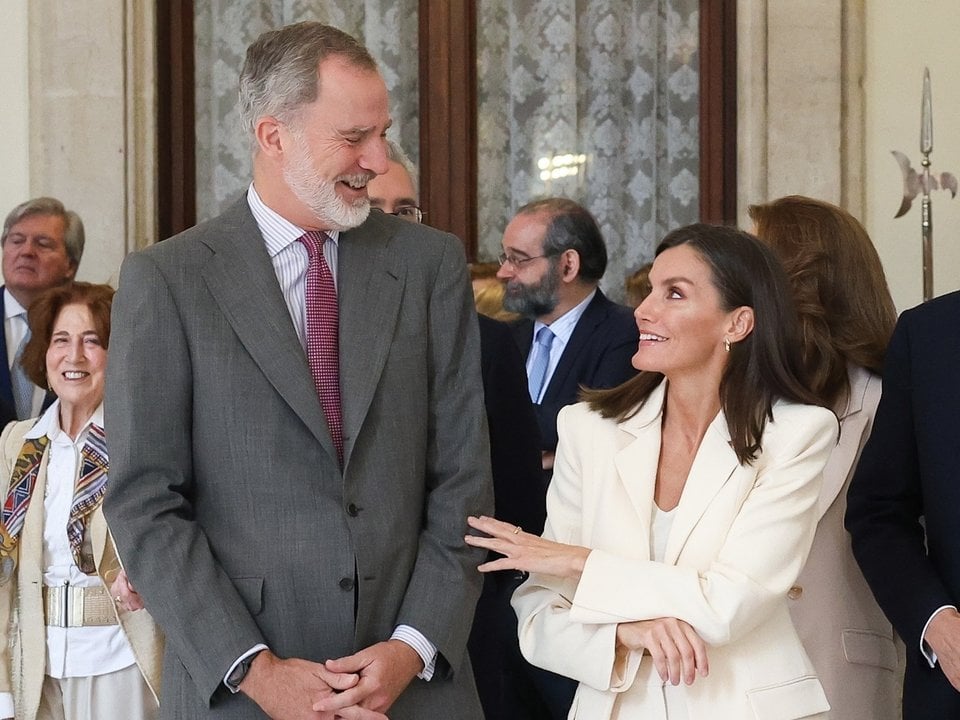 El Rey Felipe y la Reina Letizia durante la inauguración de la exposición 'Felipe VI 2014 –2024. Una década de historia de la Corona de España', en el Palacio Real - MARTA FERNÁNDEZ / EUROPA PRESS