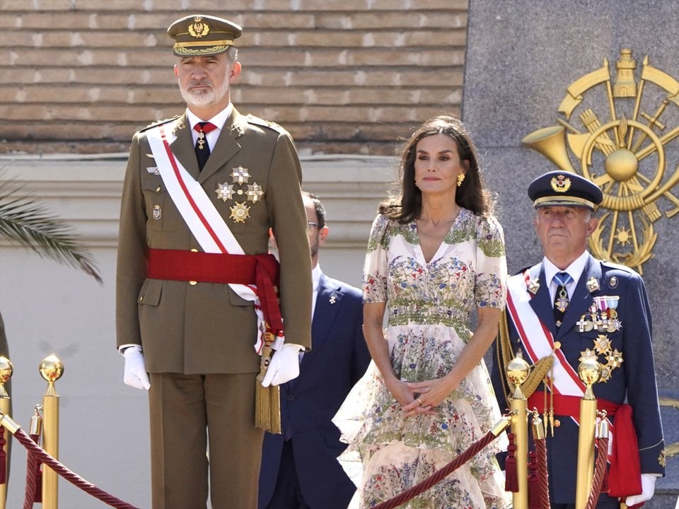 Los Reyes durante la entrega del despacho de dama alférez cadete a la Princesa Leonor en la Academia Militar de Zaragoza - EUROPA PRESS