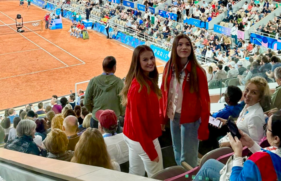 La Princesa de Asturias y la Infanta Sofía están en París para apoyar al Equipo Olímpico Español en los Juegos de París.