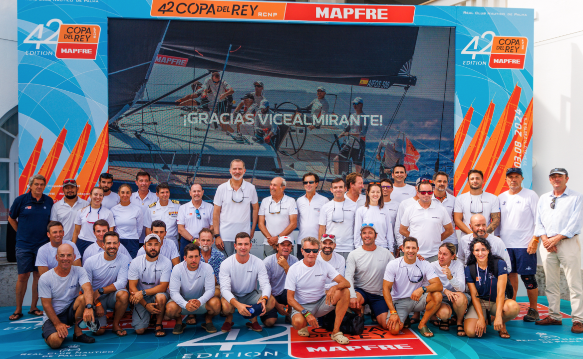 El vicealmirante Jaime Rodríguez-Toubes, homenajeado en la 42 Copa del Rey MAPFRE.