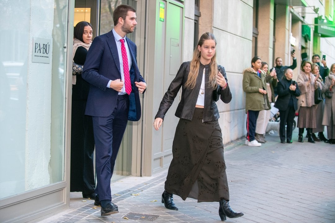 Juan Valentín e Irene Urdangarin a la salida de un restaurante en Madrid donde la infanta Elena celebró su 60 cumpleaños. Foto de archivo.