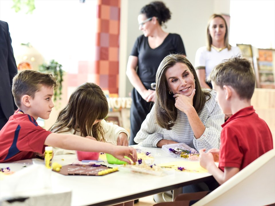 La Reina Letizia durante la apertura del Curso Escolar 2024/2025, en el CEIP Maestra Plácida Herranz, a 11 de septiembre de 2024, en Azuqueca de Henares, Guadalajara - MATEO LANZUELA / EUROPA PRESS