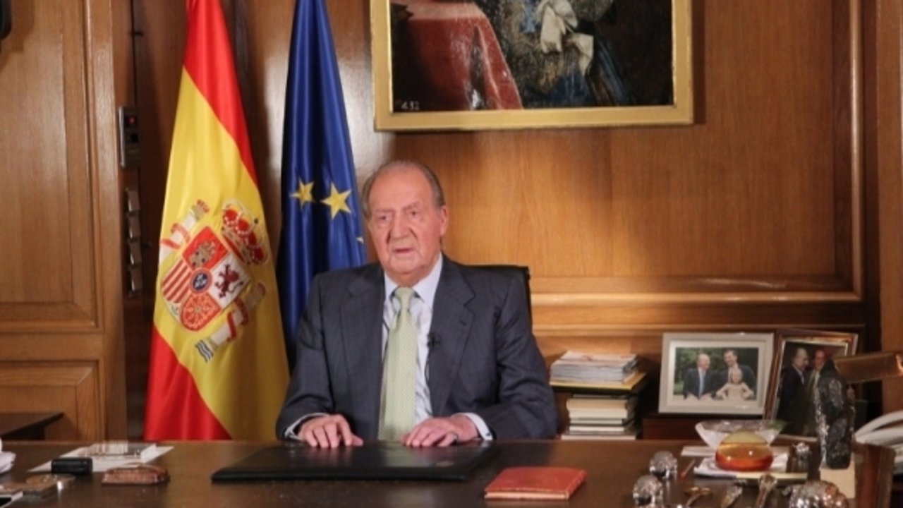 El rey Juan Carlos I, durante su discurso de abdicación.