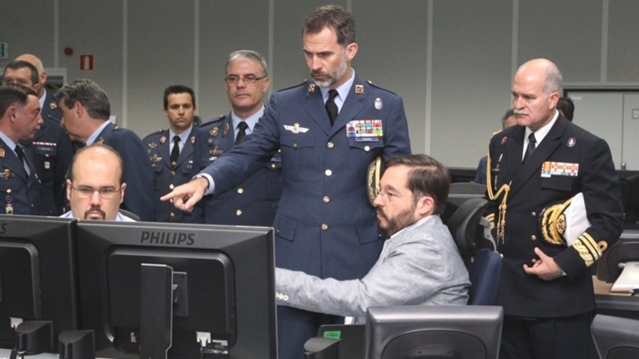 Felipe VI, en su visita al búnker de la OTAN.