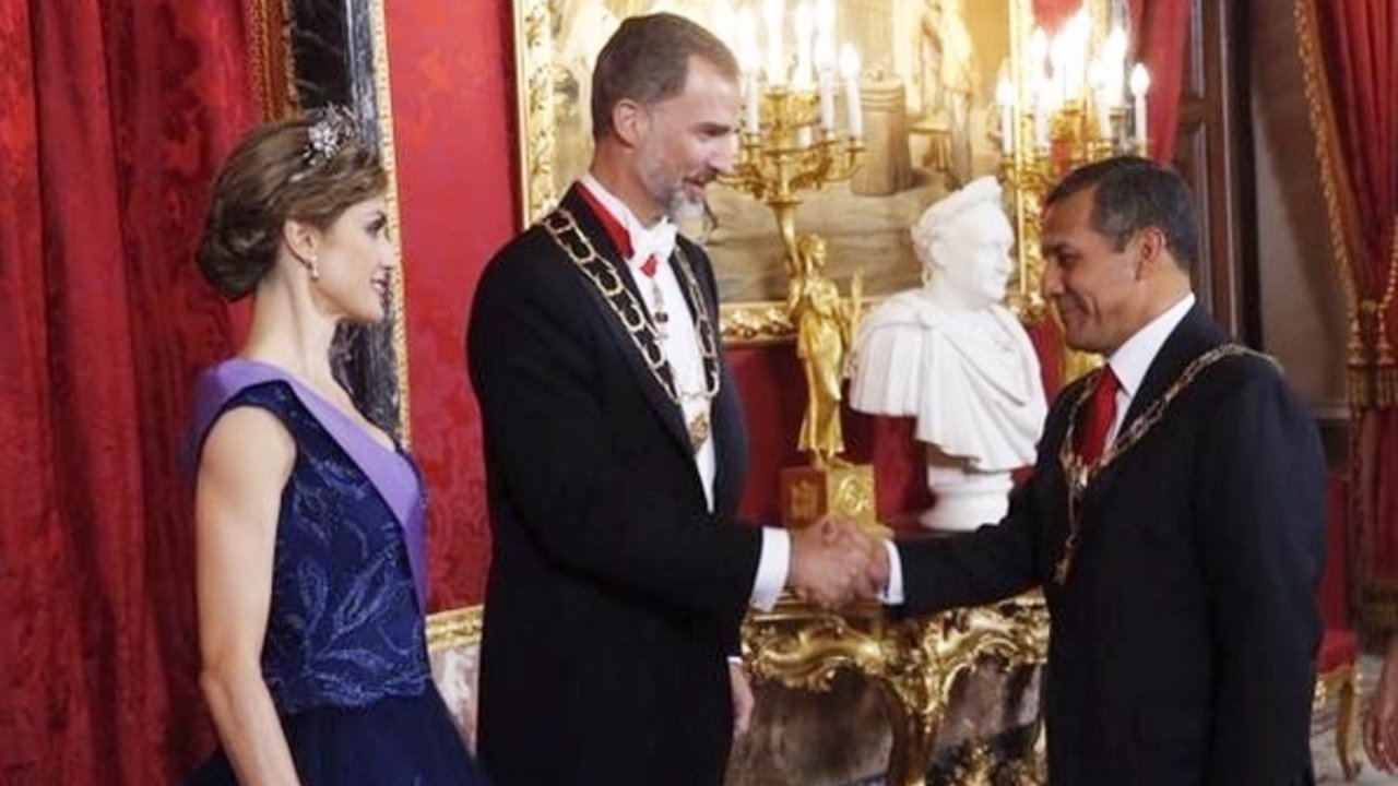 Los reyes reciben en el Palacio Real a Ollanta Humala, presidente de Perú.