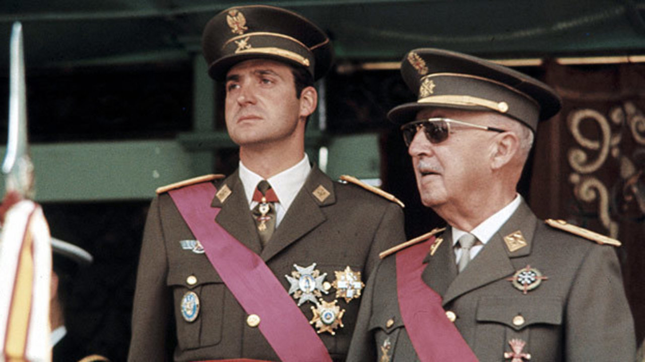 Don Juan Carlos y Francisco Franco.
