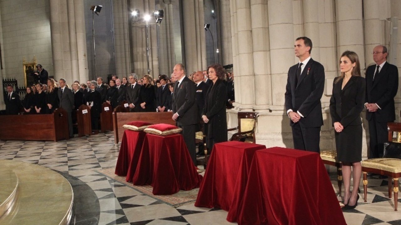 Los reyes, en el funeral de Adolfo Suárez.