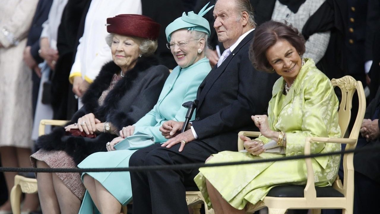 Los reyes Juan Carlos y Sofía, junto a Beatriz de Holanda y Margarita de Dinamarca.