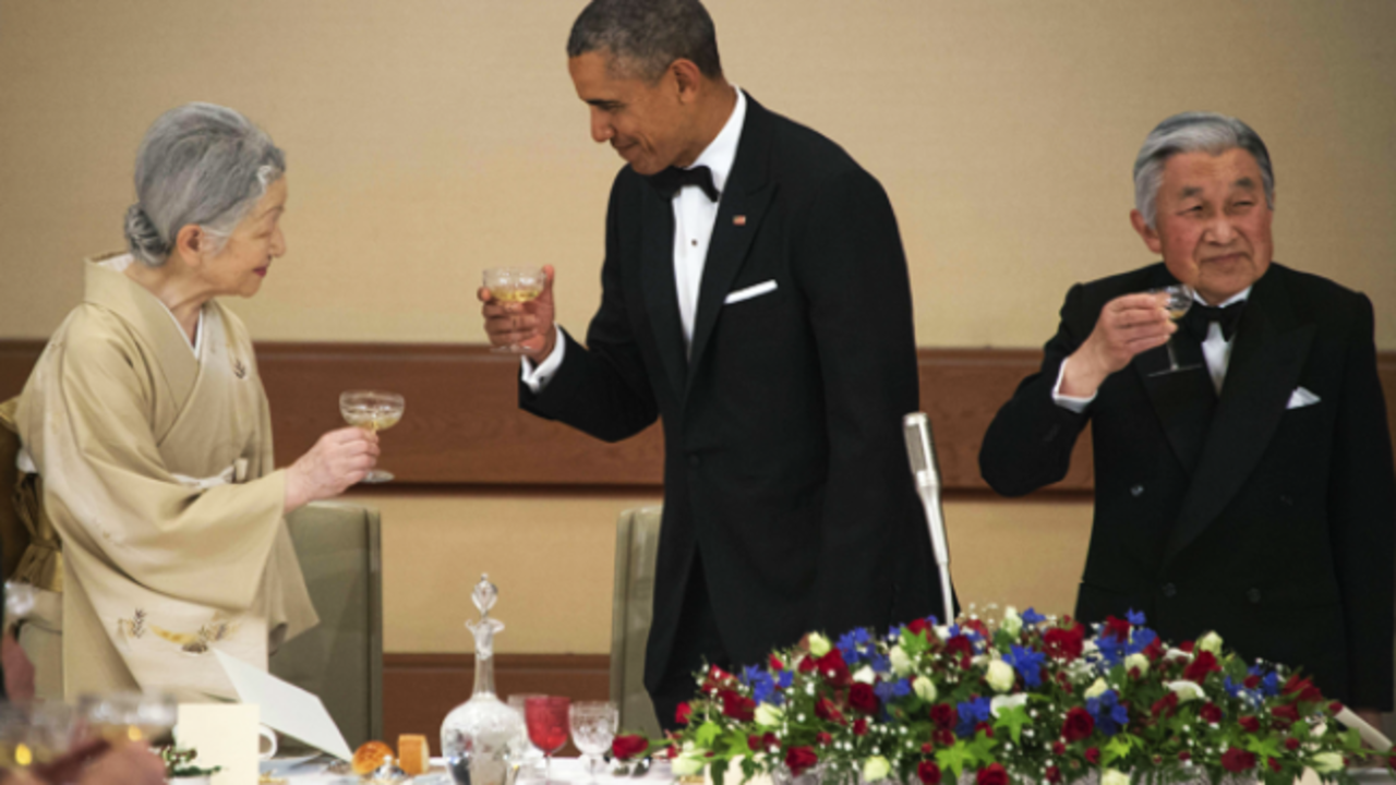 El emperador de Japón y su mujer junto  a Barack Obama.