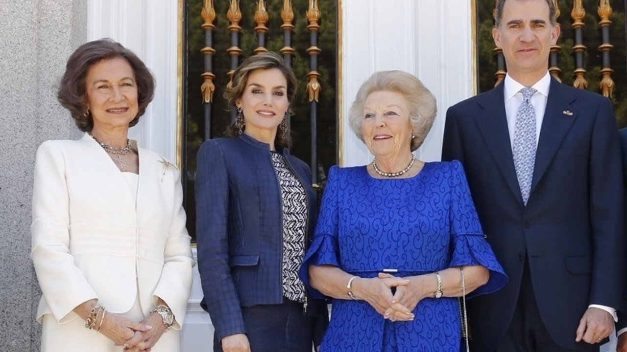 Doña Sofía, la reina Letizia, la princesa Beatriz y el rey Felipe.