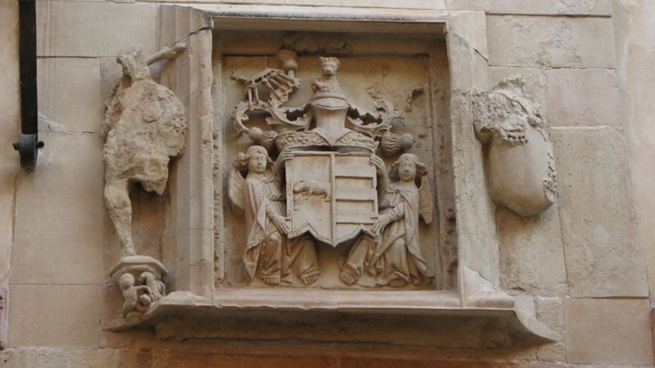 Escudo del Palacio Ducal de Gandía.