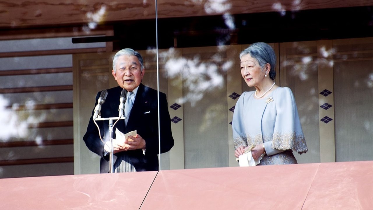 El emperador Akihito y la emperatriz Michiko, en una jornada de puertas abiertas.