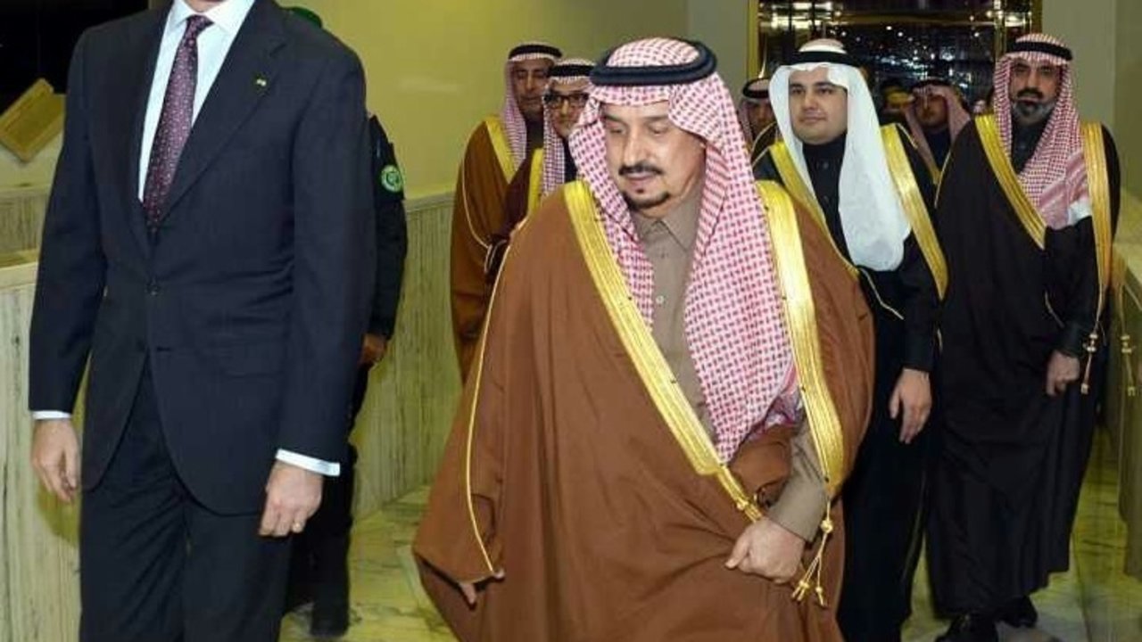 Felipe VI llega al aeropuerto de Riad (Arabia Saudí).