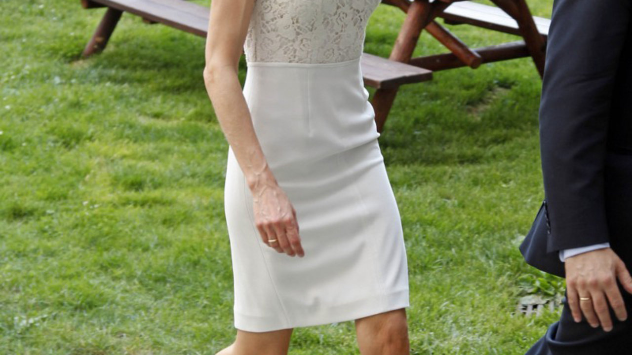 La reina Letizia, en Estados Unidos con un vestido de Oky.