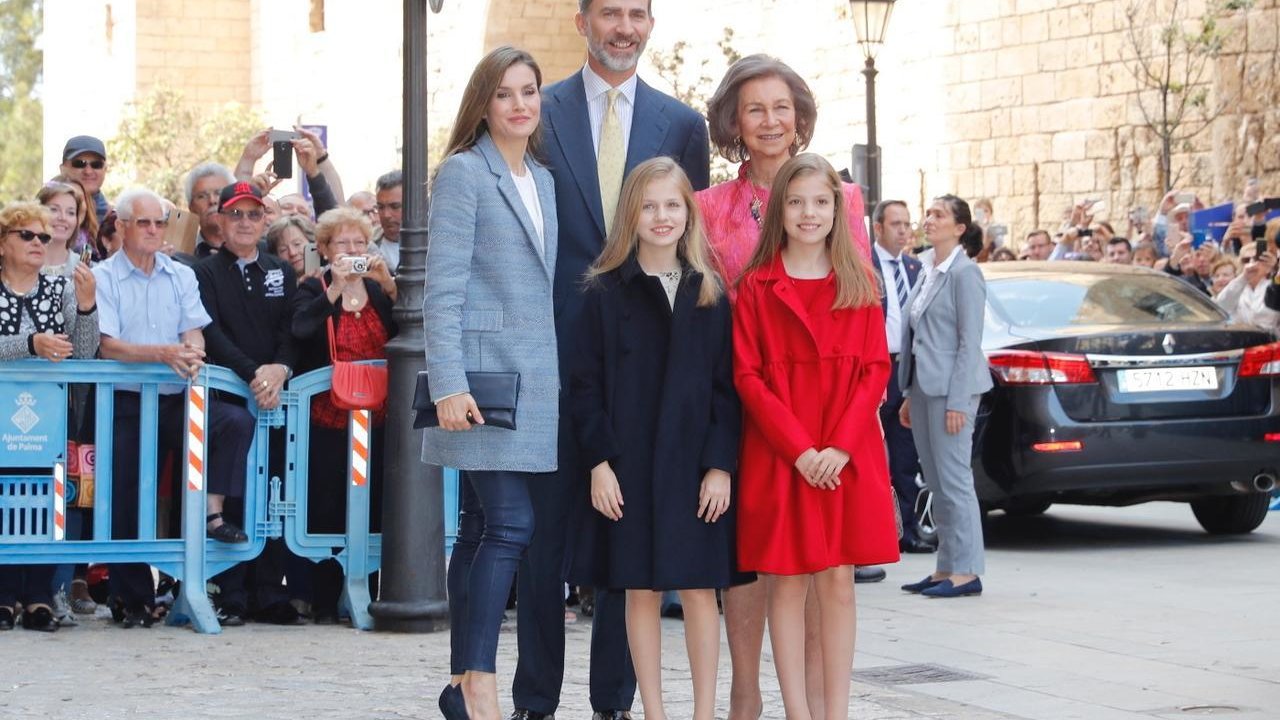 Los reyes, sus hijas y doña Sofía, en la Misa de Pascua en Mallorca.
