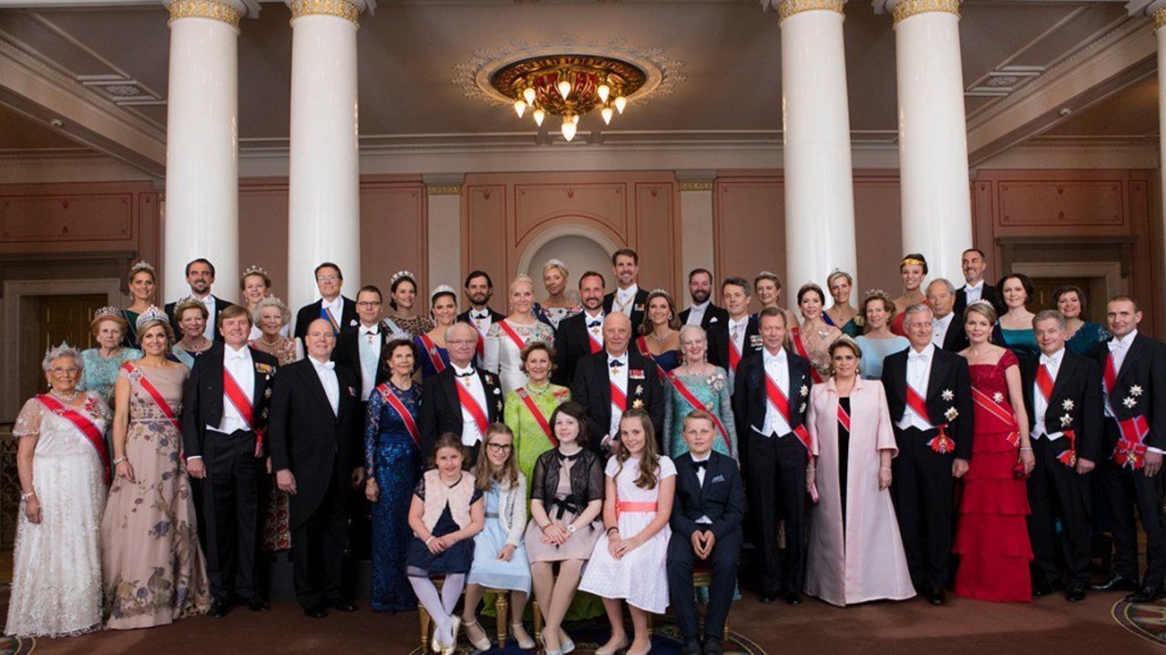 Foto de familia del 80 cumpleaños de Harald y Sonia de Noruega.