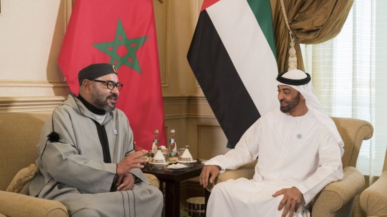 Mohammed VI, rey de Marruecos, junto a Mohammed bin Zayed, príncipe heredero de Abu Dhabi.