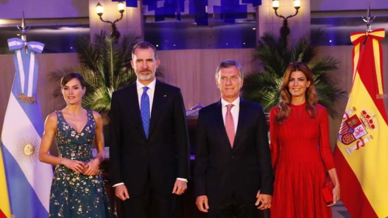 Felipe VI y la reina Letizia, junto a Mauricio Macri y Juliana Awada.