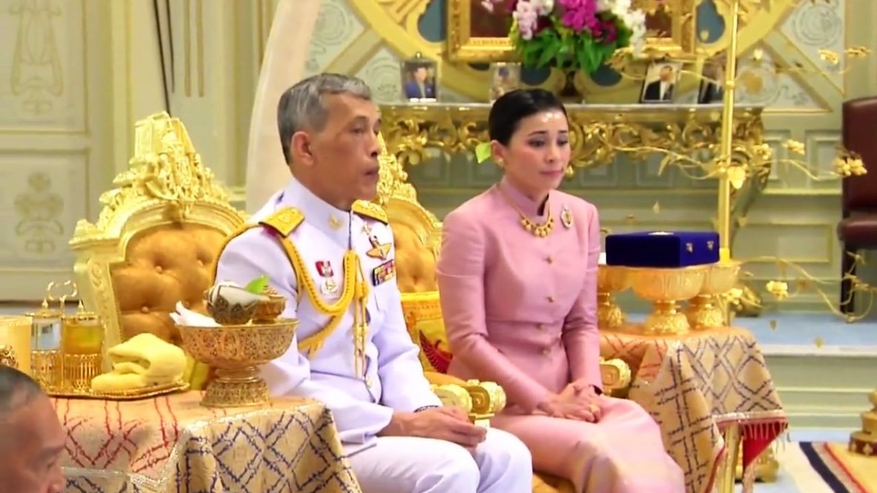 Los reyes Vajiralongkorn y Shuthida de Tailandia