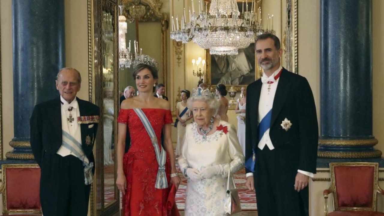 Los reyes, junto a Isabel II y el Duque de Edimburgo