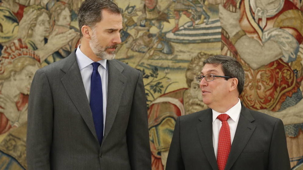 Felipe VI junto a Bruno Rodriguez Parrilla, ministro de Relaciones Exteriores de Cuba