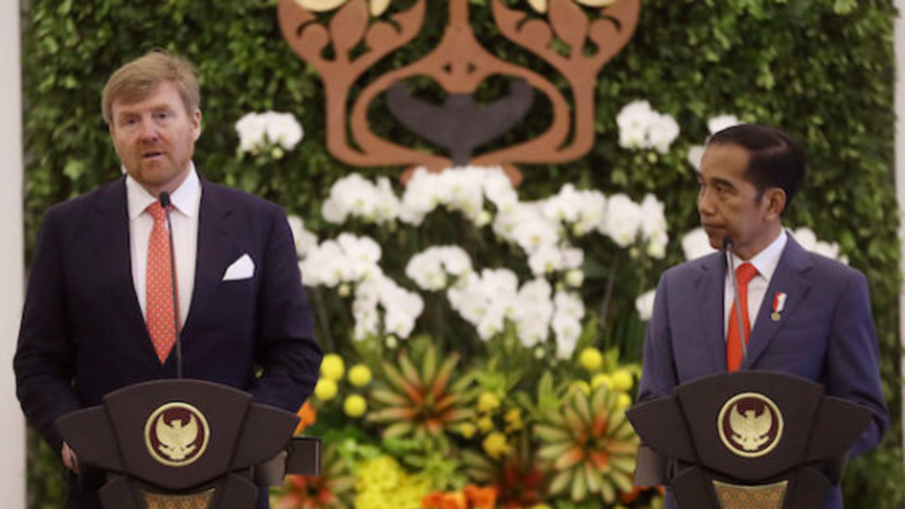 El rey Guillermo de Holanda y el presidente indonesio Joko Widodo