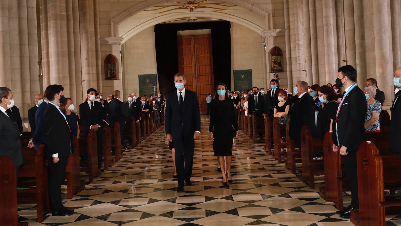 La Familia Real a su llegada a la Catedral de la Almudena
