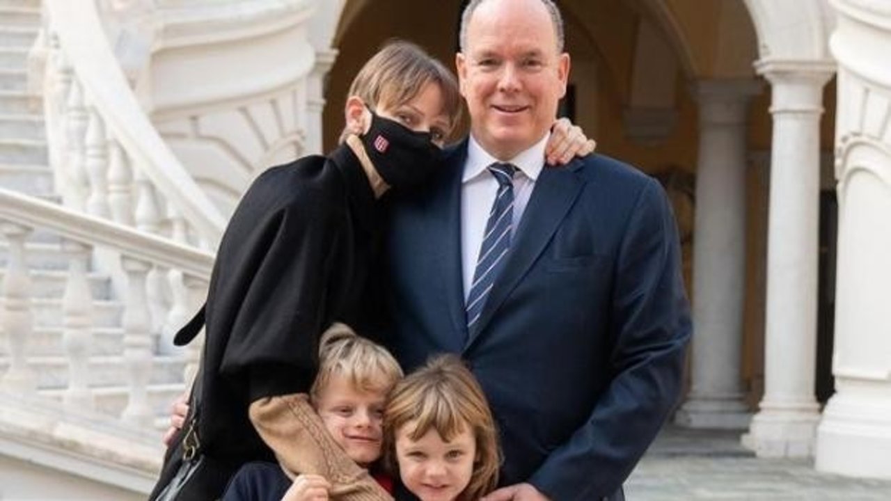 Charlene con Alberto de Mónaco y sus hijos. (Instagram)