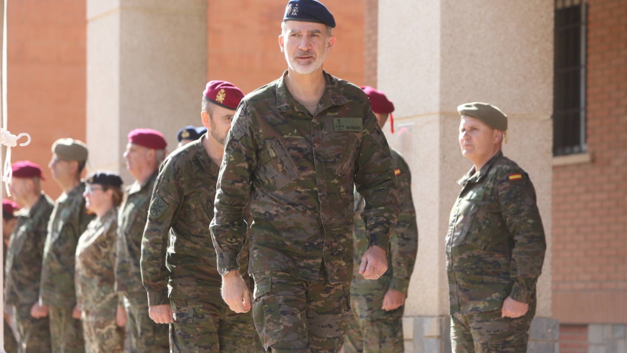 Felipe VI ha visitado a las tropas del Cuartel de Alta Disponibilidad de la OTAN en Bétera (Valencia).