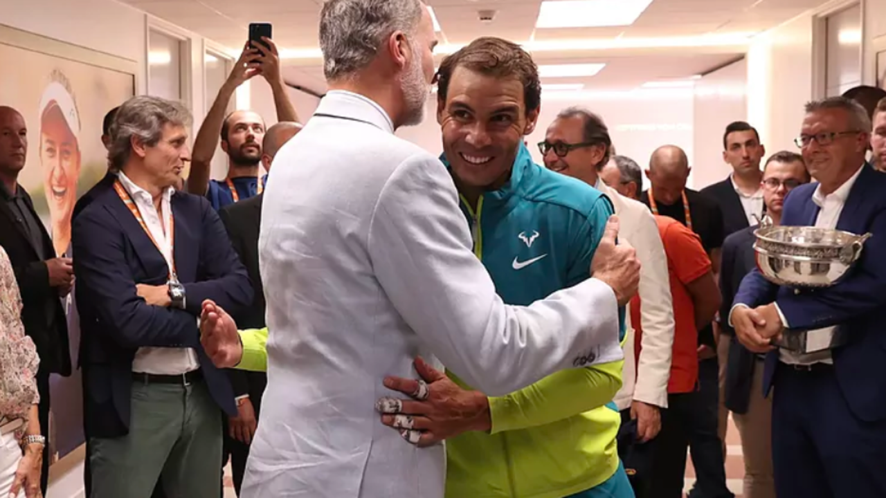 Felipe VI felicitando a Rafael Nadal por su 14º Roland Garros.