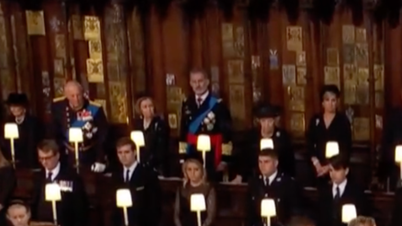 La reina Sofía y Felipe VI en la ceremonia final en el Castillo de Windsor