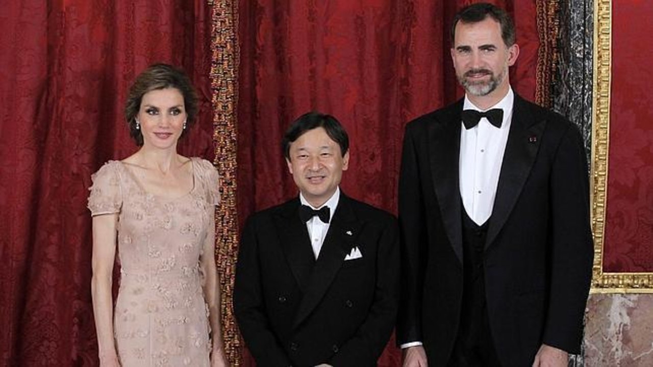 Los príncipes de Asturias en la cena de gala ofrecida al príncipe Naruhito en 2013.