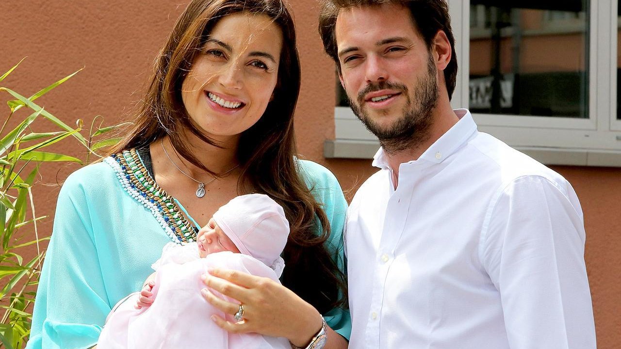 Los príncipes Felix y Claire, con su hija Amalia.