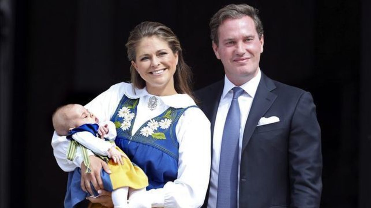 La princesa Magdalena de Suecia junto a su esposo Christopher y su hija Leonor. 