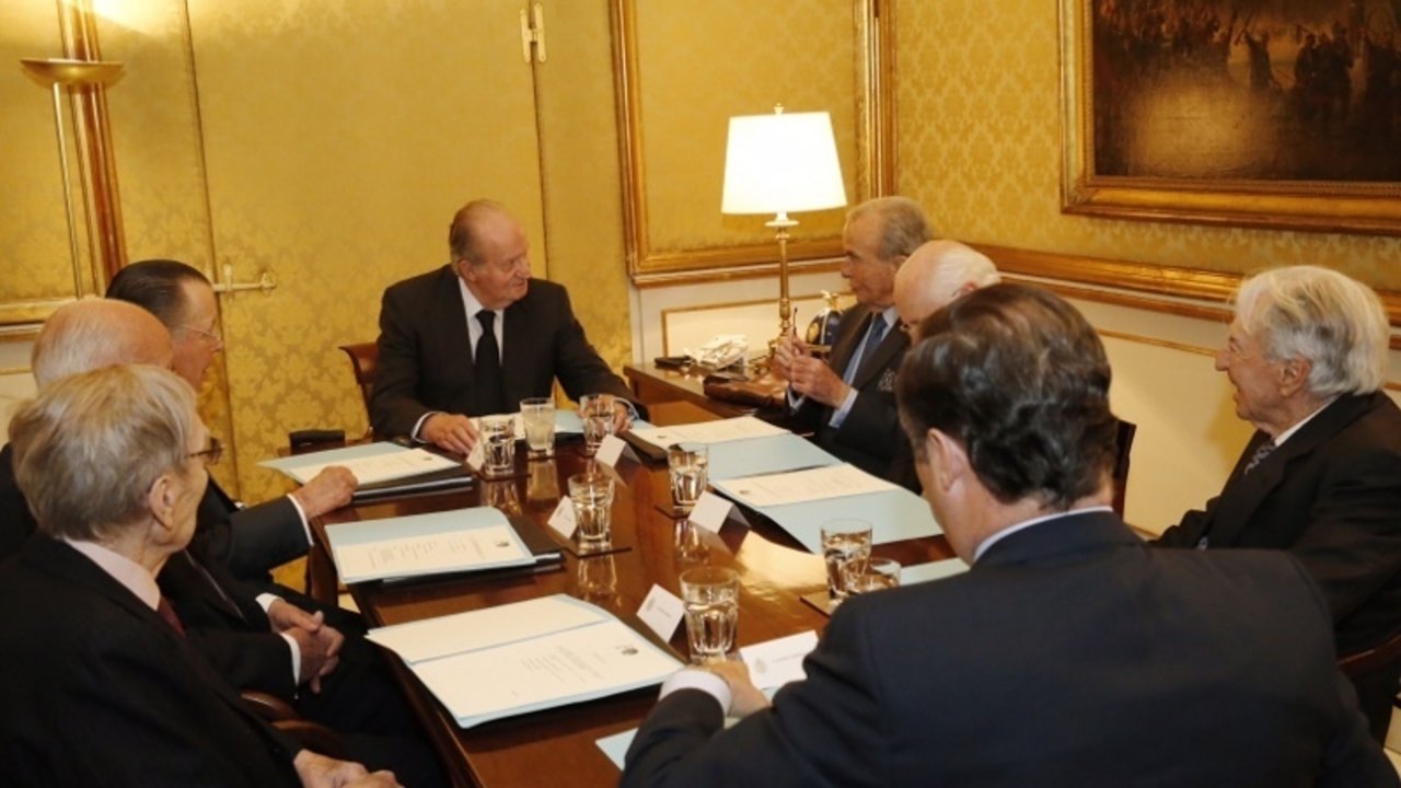 El rey Juan Carlos se reúne con el patronato de Fondena.