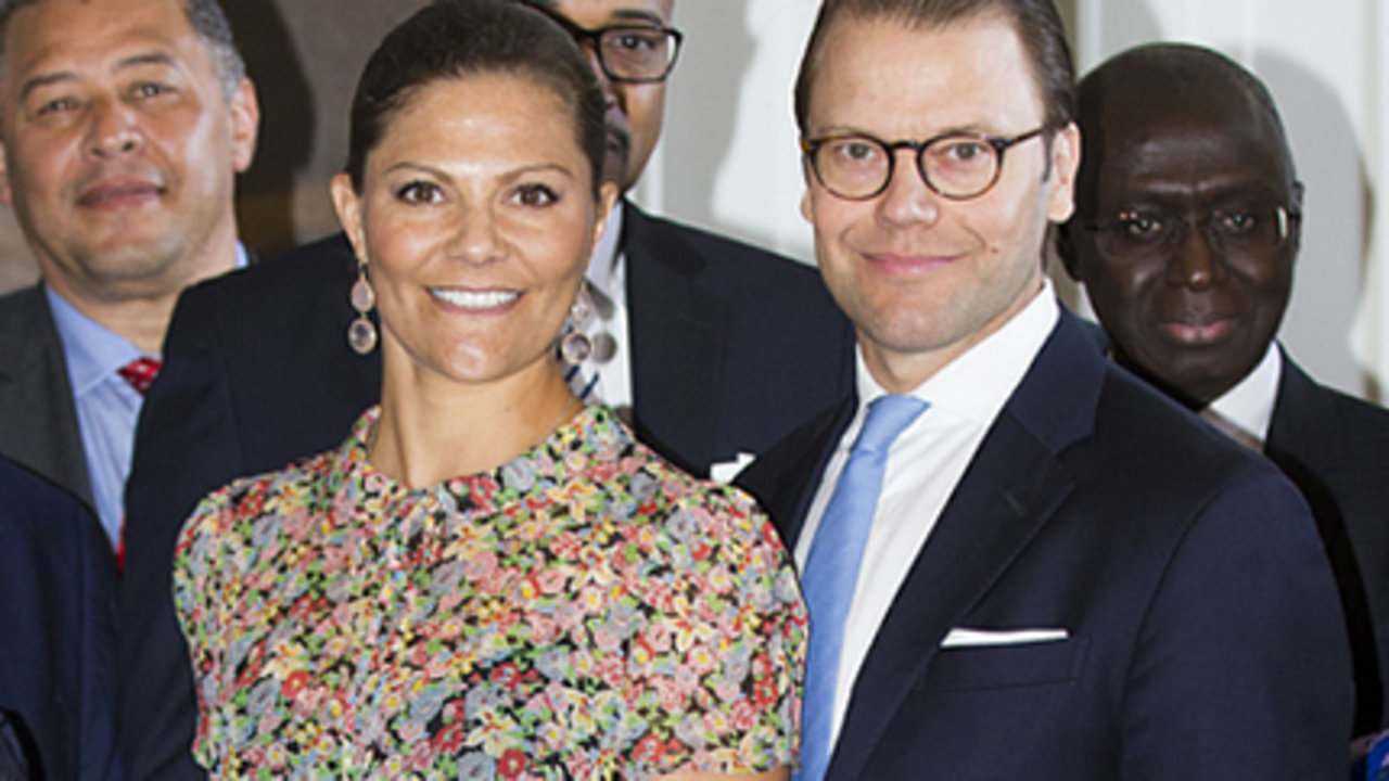 Victoria de Suecia y su marido Daniel en la recepción de los embajadores de la ONU. 
