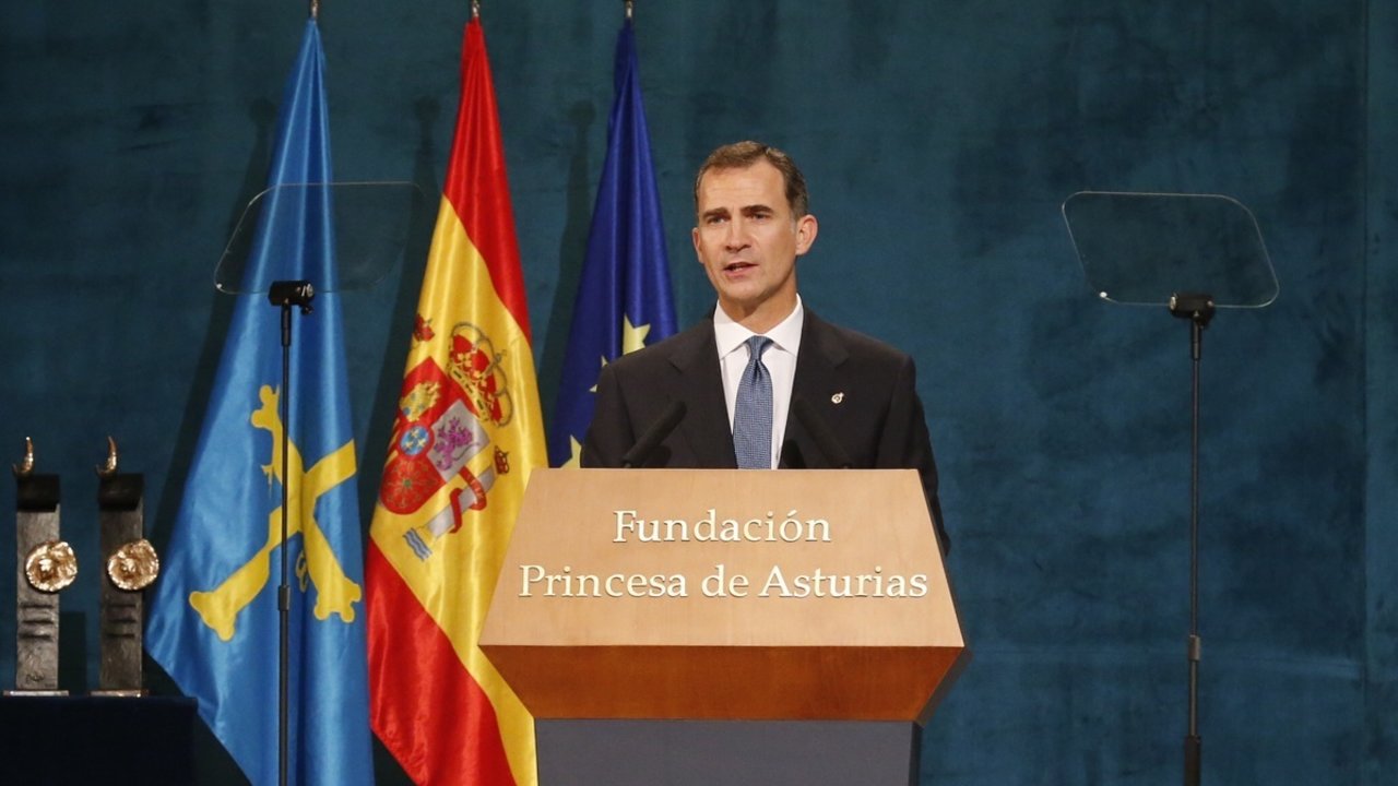 Felipe VI pronuncia su discurso en los Premios Princesa de Asturias 2015.