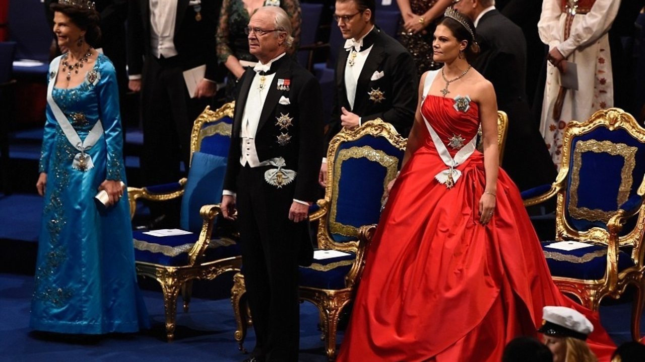 Los reyes Carlos Gustavo y Silvia, y la princesa Victoria, en una gala de los Premios Nobel.